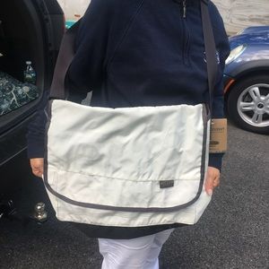 NWOT keen messenger bag